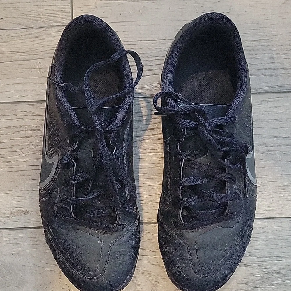 Nike Tiempo Legend 9 Club Black Soccer Cleats Boys Size 6 - Picture 6 of 7